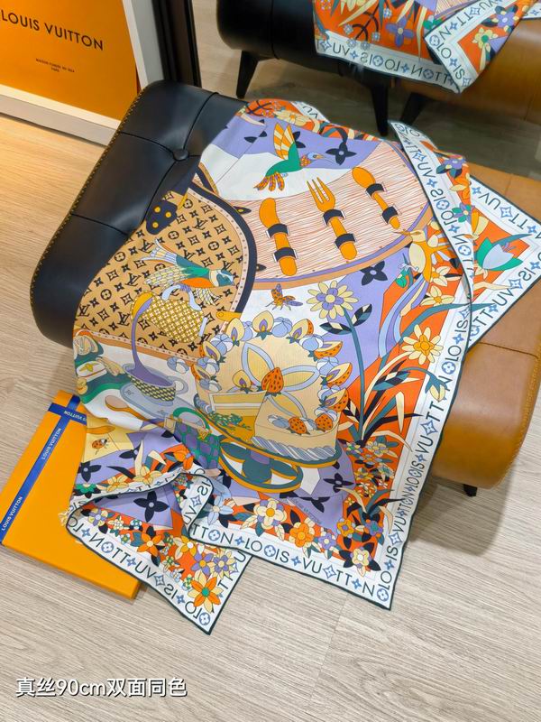 LV silk Scarf 90X90cm E14 (28)