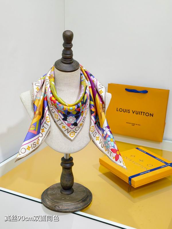 LV silk Scarf 90X90cm E14 (3)