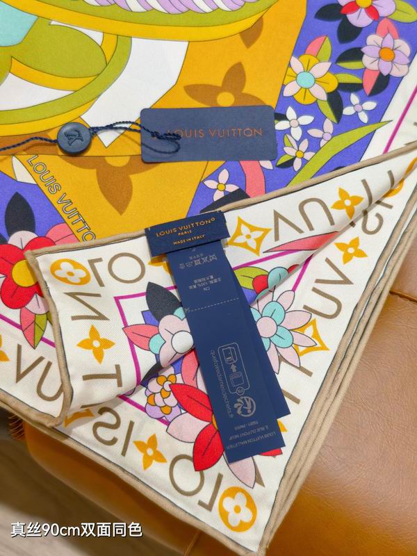 LV silk Scarf 90X90cm E14 (5)