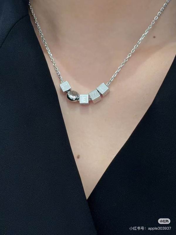 Loewe necklace 08yxq02 (2)