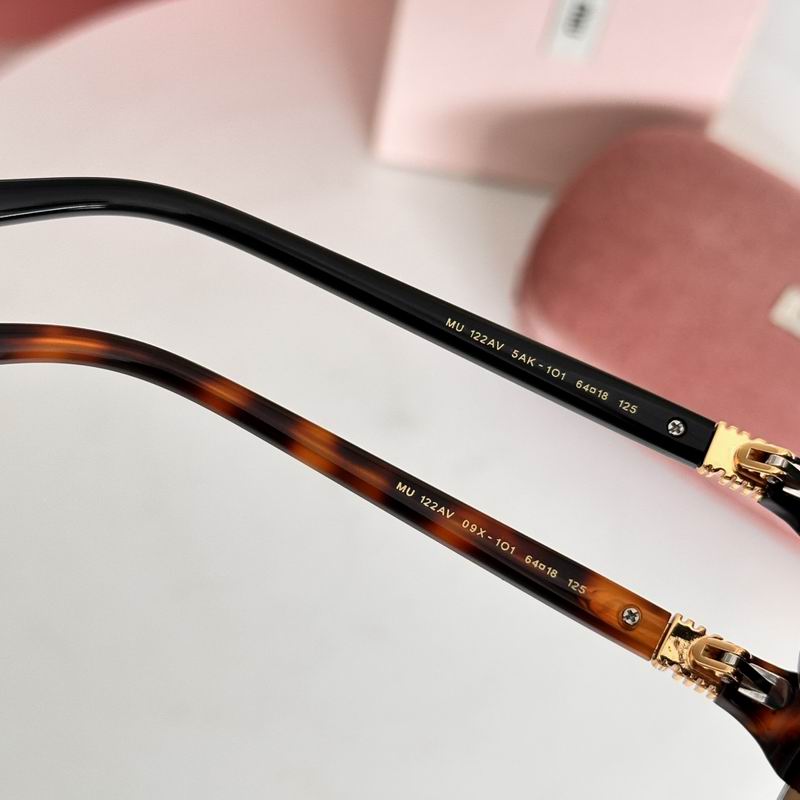 MiuMiu 122AV 64 18-125 e08