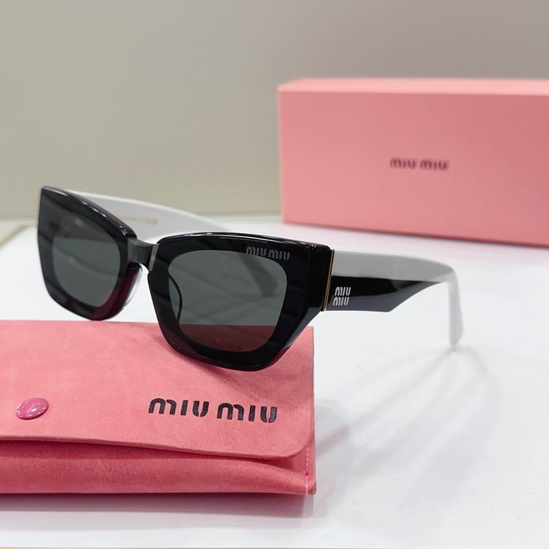 MiuMiu 95AV 52 24-140 g03