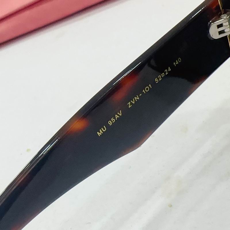 MiuMiu 95AV 52 24-140 g07