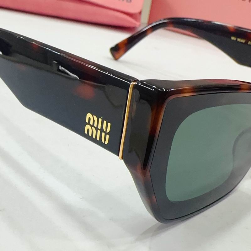 MiuMiu 95AV 52 24-140 g08