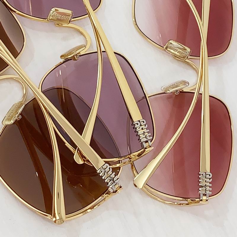 MiuMiu SMUA57 57 20-140 b08