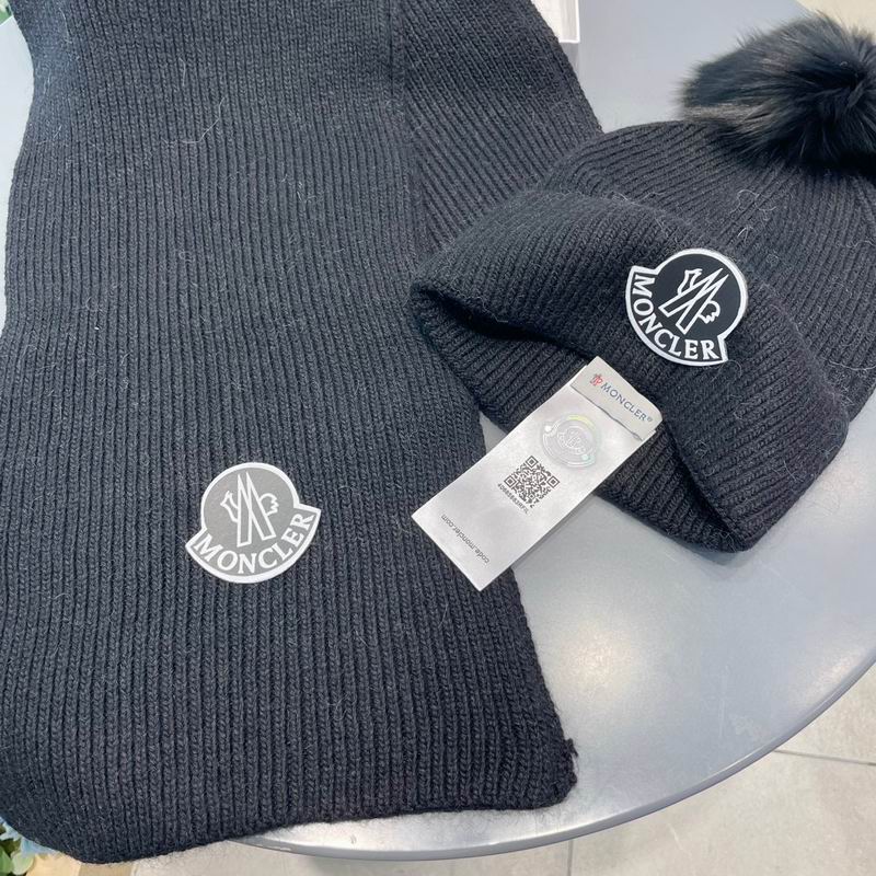 Moncler Scarf hat (266)