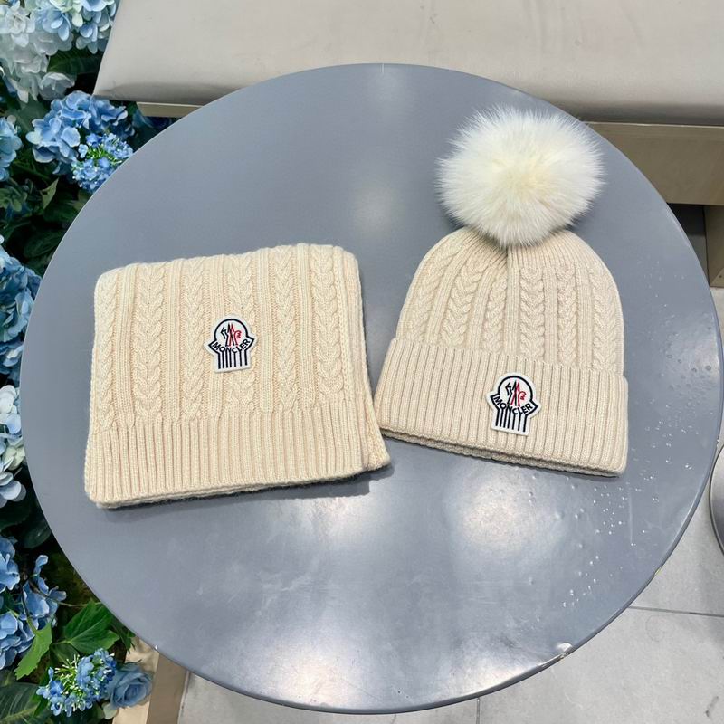 Moncler Scarf hat (335)