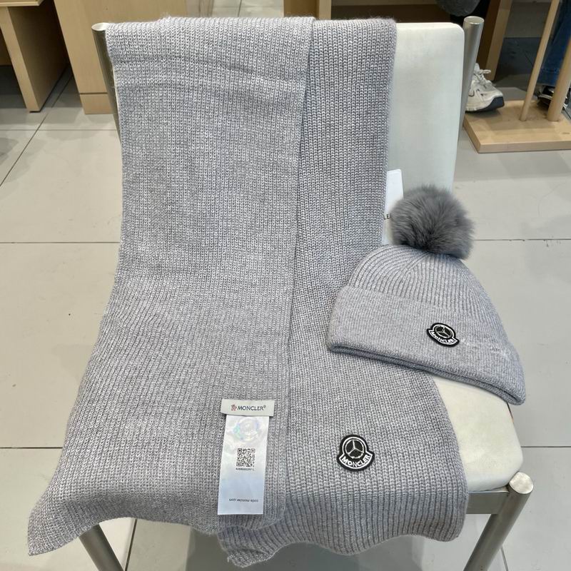 Moncler Scarf hat (557)