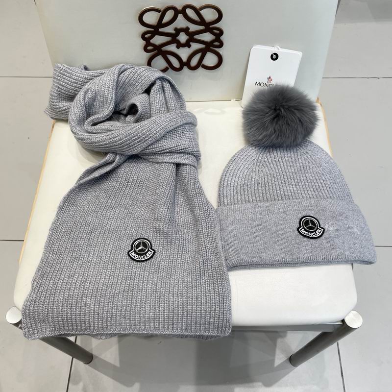 Moncler Scarf hat (559)