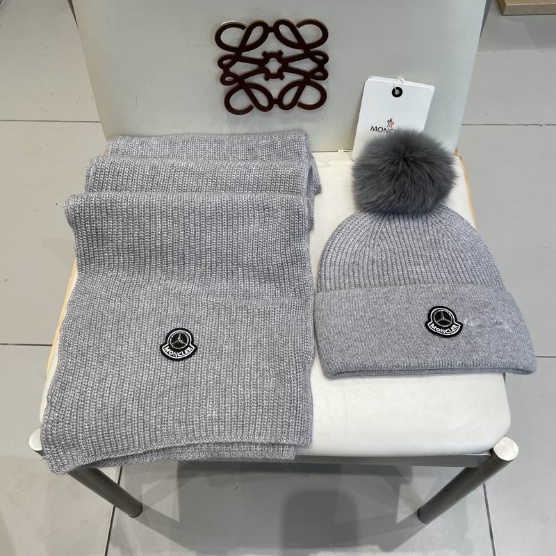 Moncler Scarf hat (562)