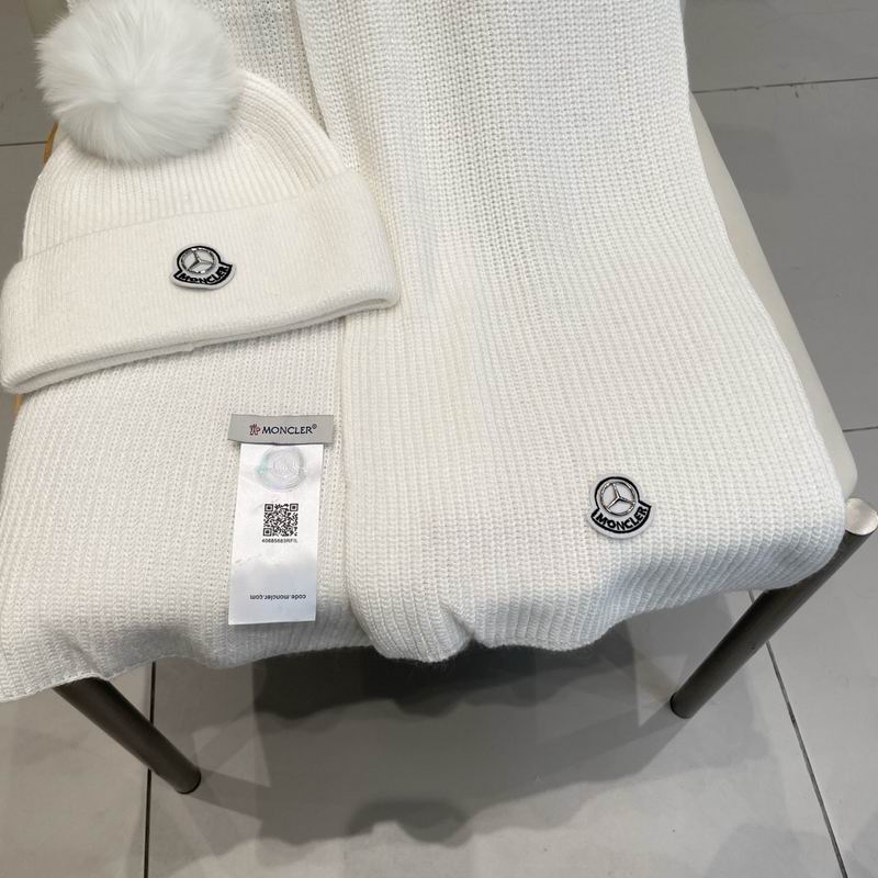 Moncler Scarf hat (565)