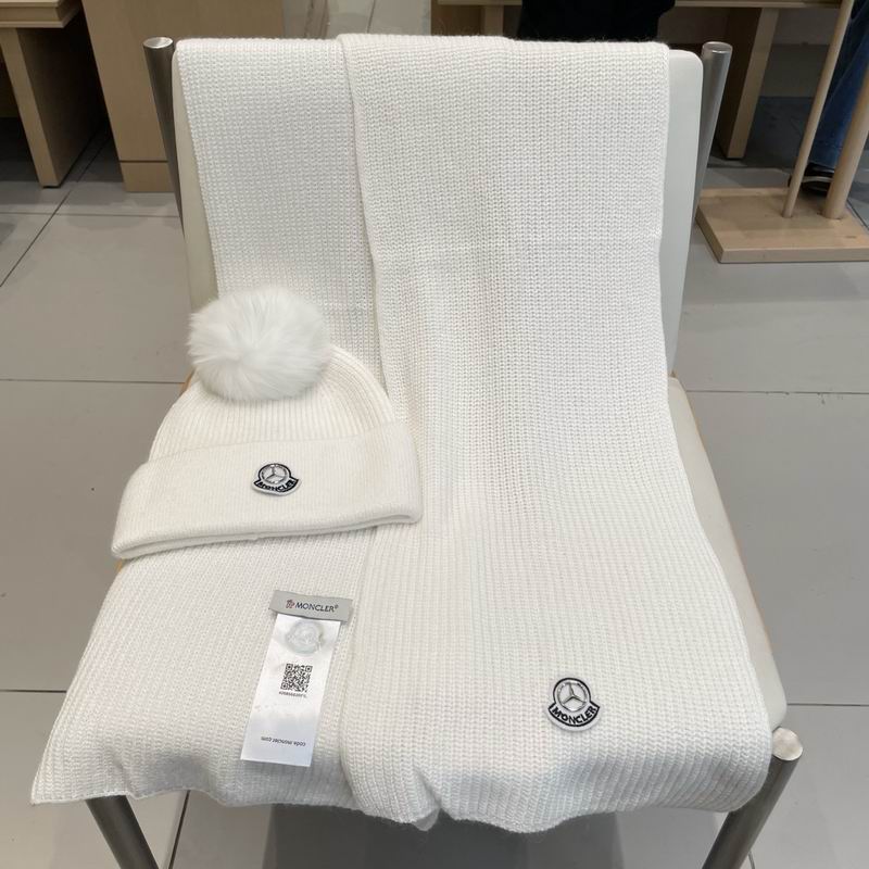 Moncler Scarf hat (566)