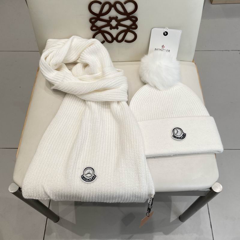 Moncler Scarf hat (568)