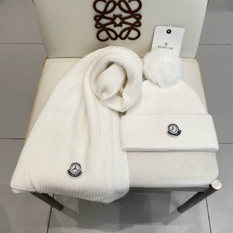 Moncler Scarf hat (570)