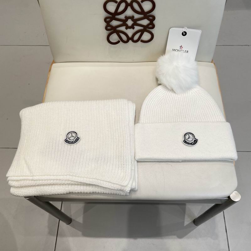 Moncler Scarf hat (572)