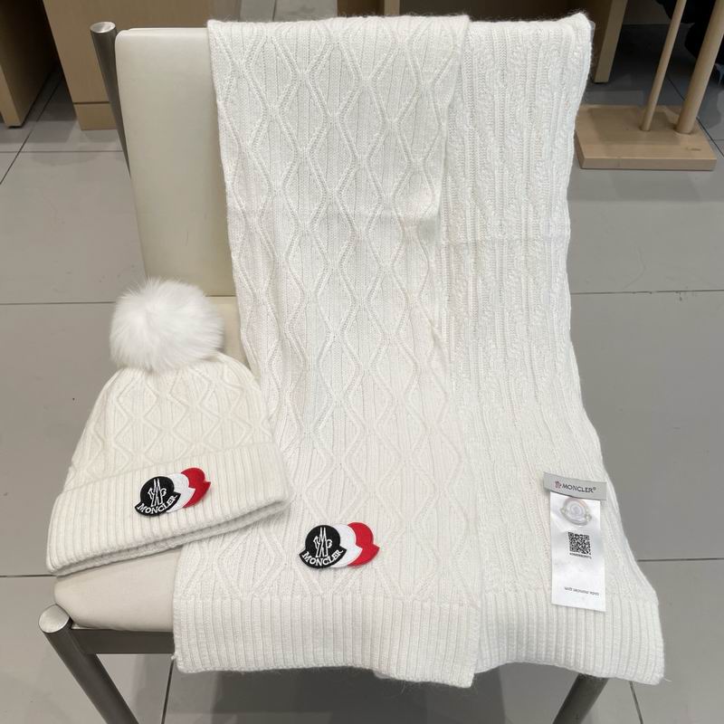 Moncler Scarf hat (611)