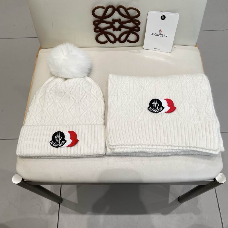 Moncler Scarf hat (618)
