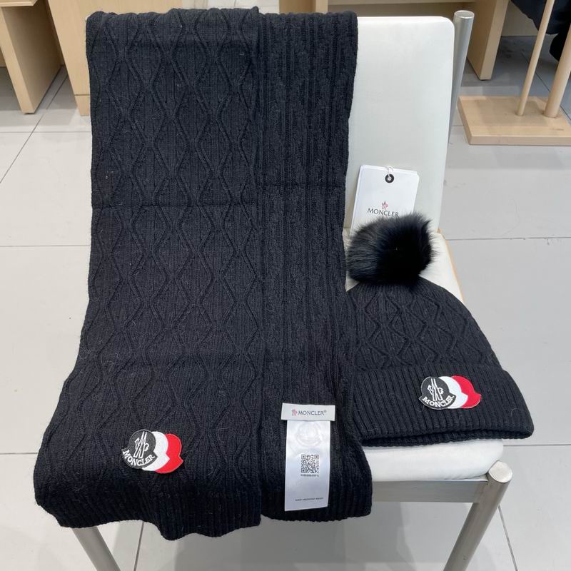 Moncler Scarf hat (620)
