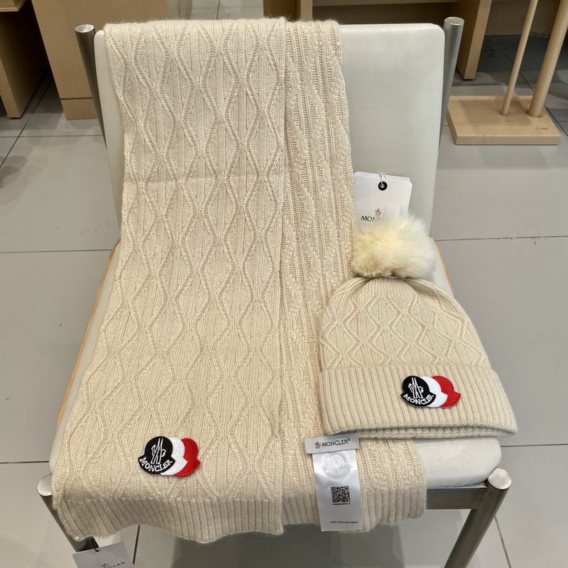 Moncler Scarf hat (630)