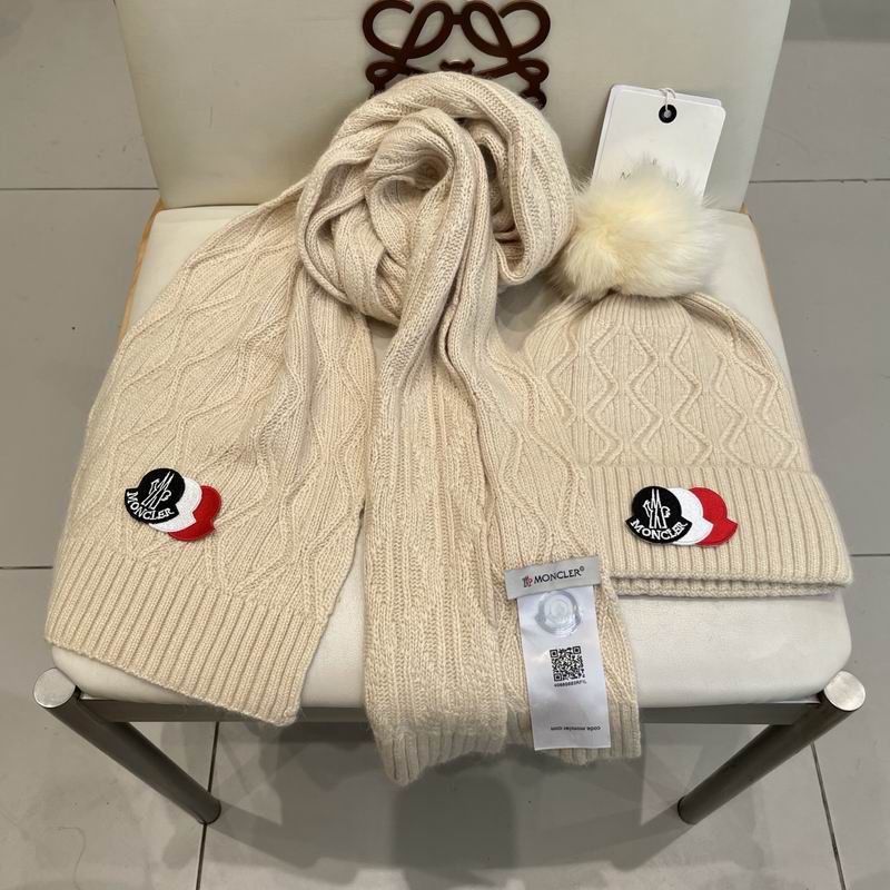 Moncler Scarf hat (631)