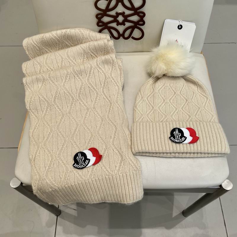 Moncler Scarf hat (636)