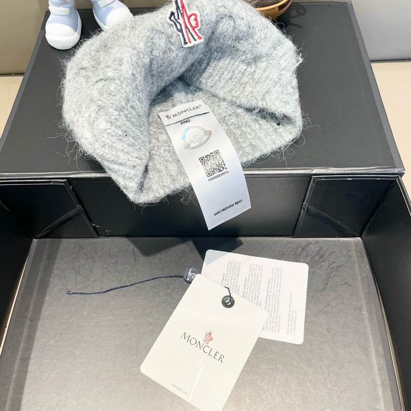 Moncler hat (1634)