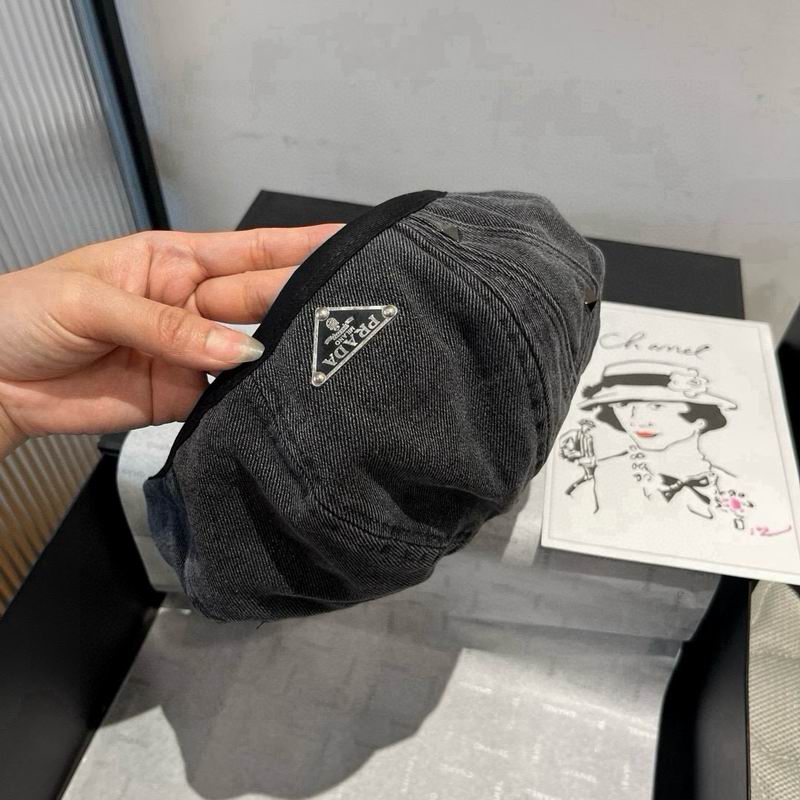 Prada Beret (722)