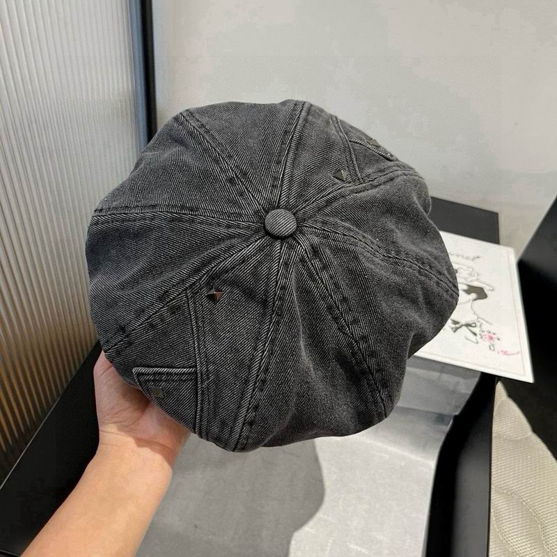 Prada Beret (724)