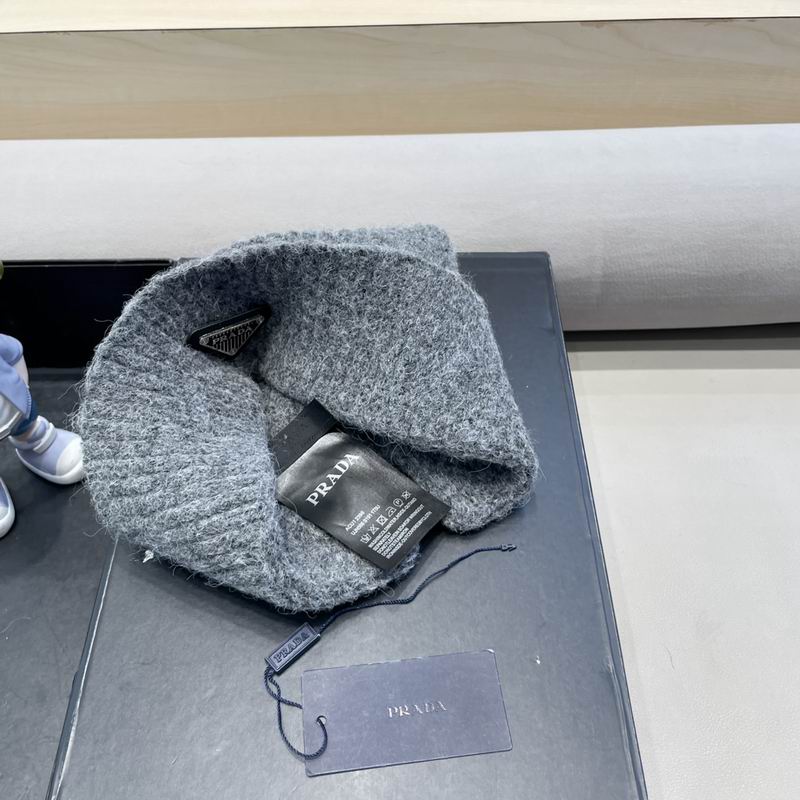 Prada hat (1724)