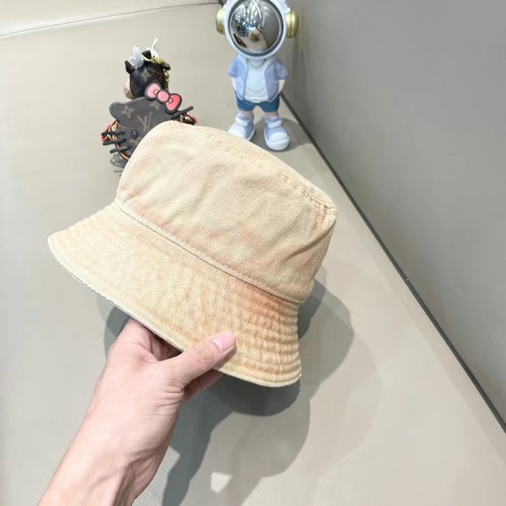 Prada hat (792)