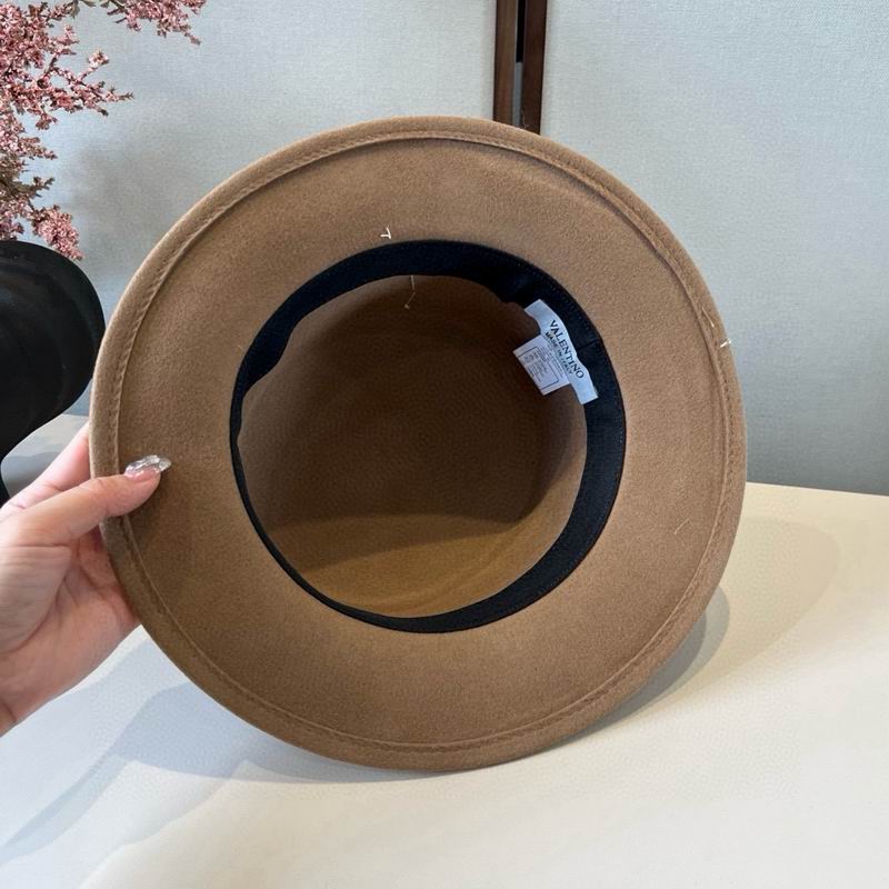 Valentino top hat (843)