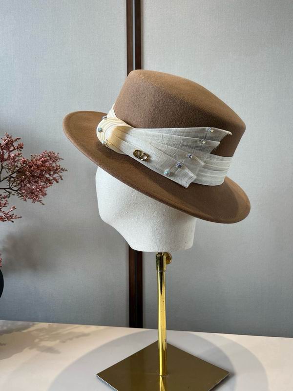 Valentino top hat (851)