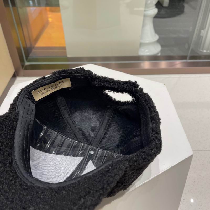 Burberry cap (698)