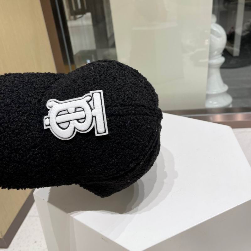 Burberry cap (700)