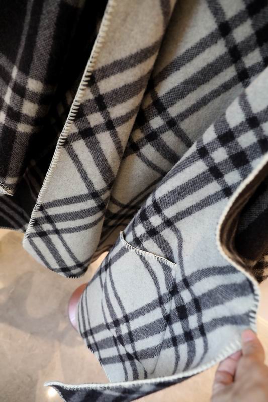 Burberry cloak 140X140cm E29 (38)