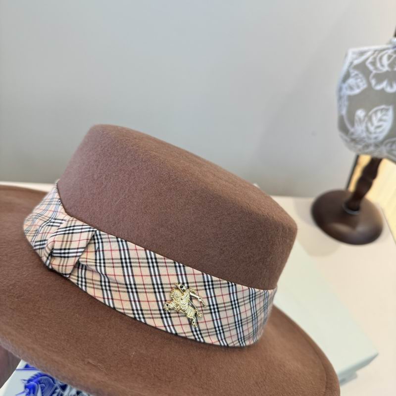 Burberry top hat (200)