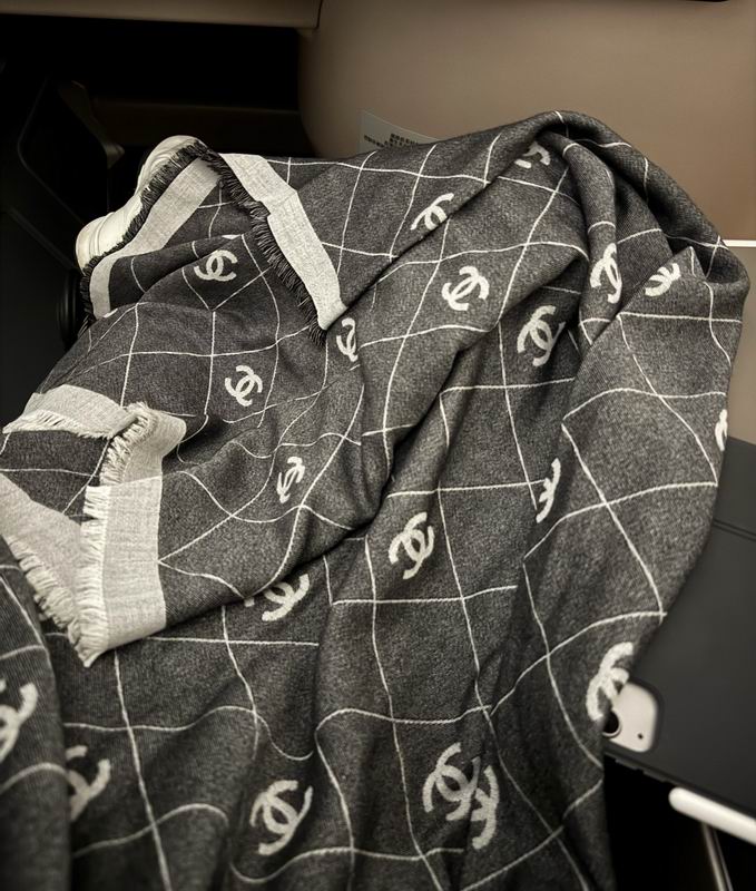 Chanel scarf 140X140cm E28 (1)