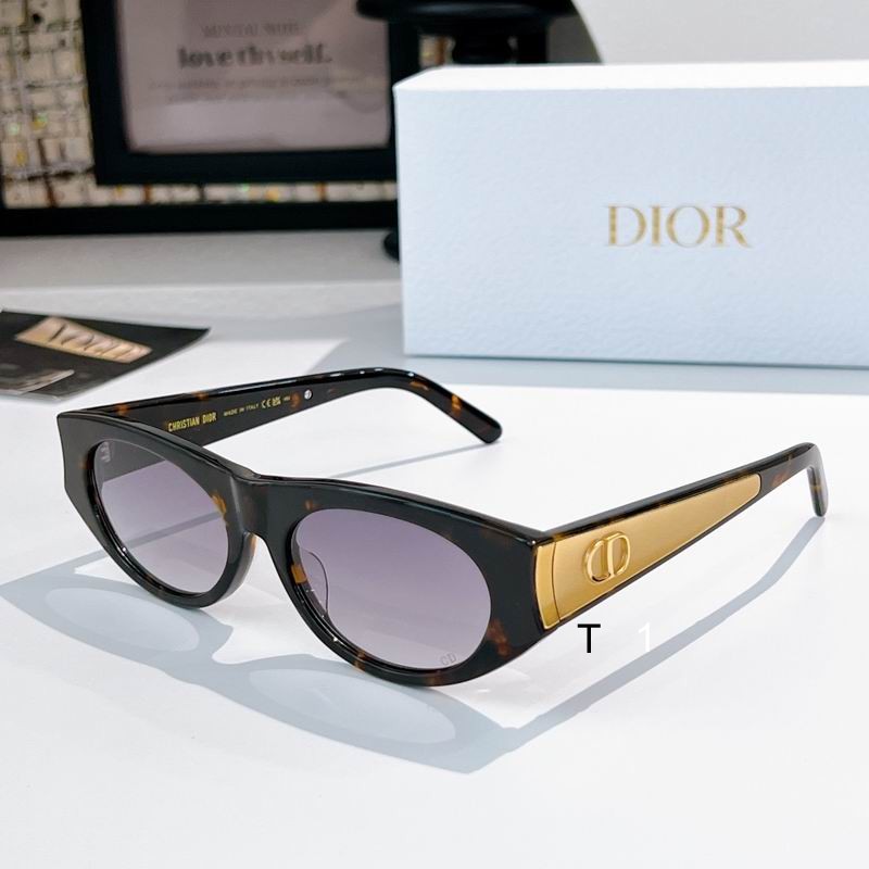 Dior Glow 56 18-140 a03