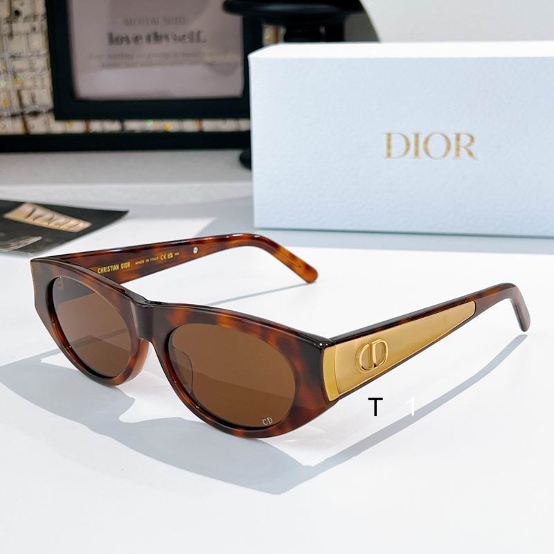 Dior Glow 56 18-140 a05