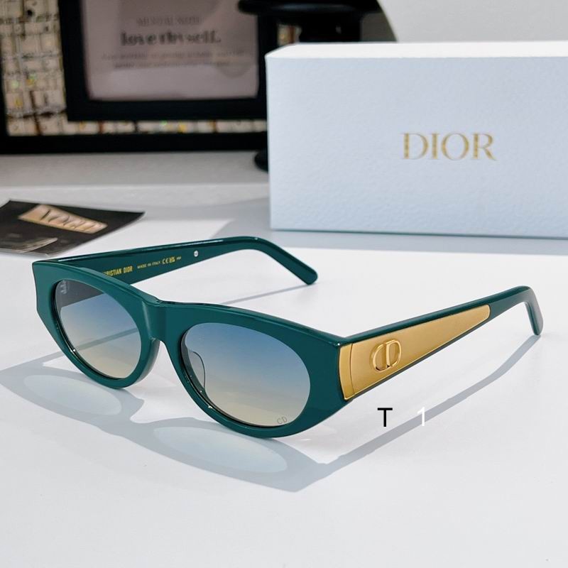 Dior Glow 56 18-140 a06