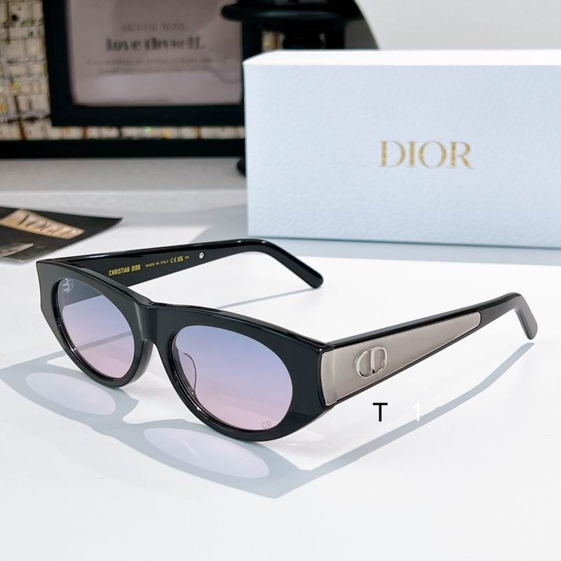 Dior Glow 56 18-140 a07