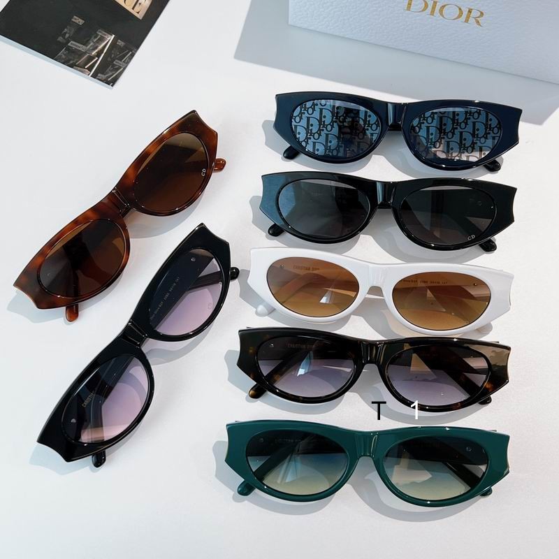 Dior Glow 56 18-140 a09