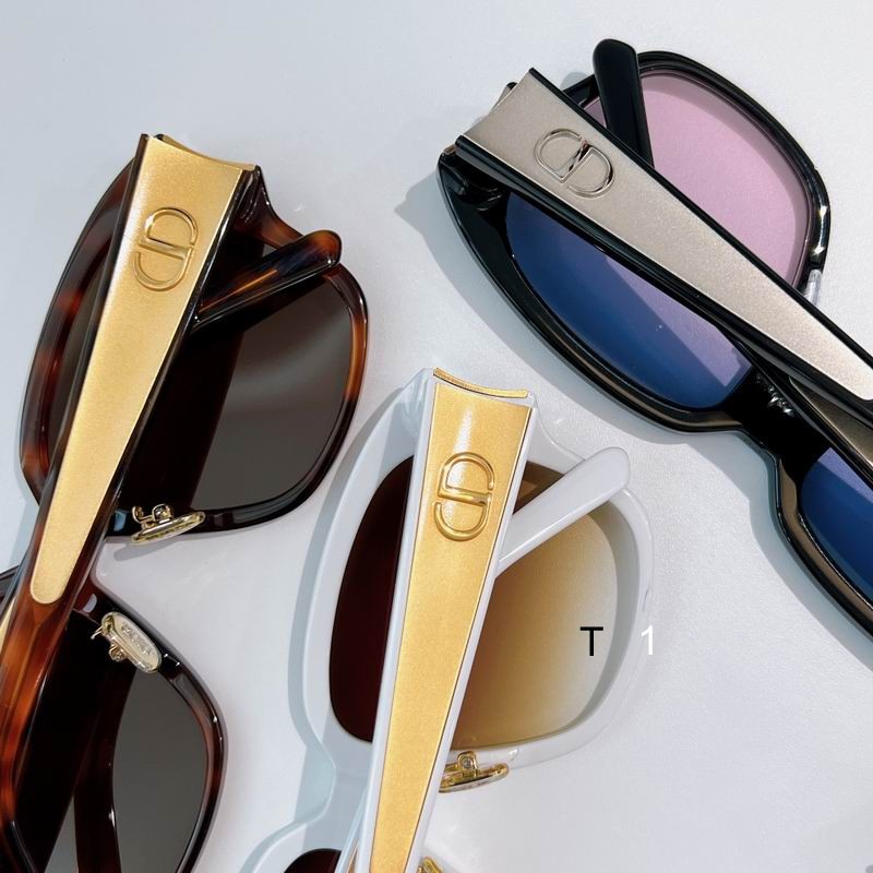 Dior Glow S2F 55 17-140 A07