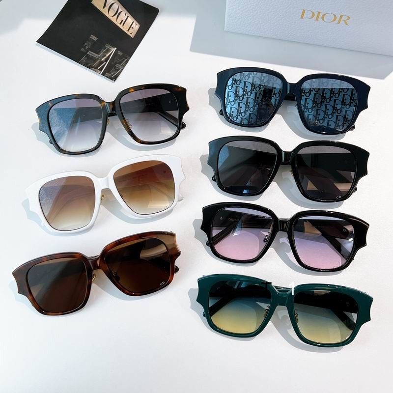 Dior Glow S2F 55 17-140 A08