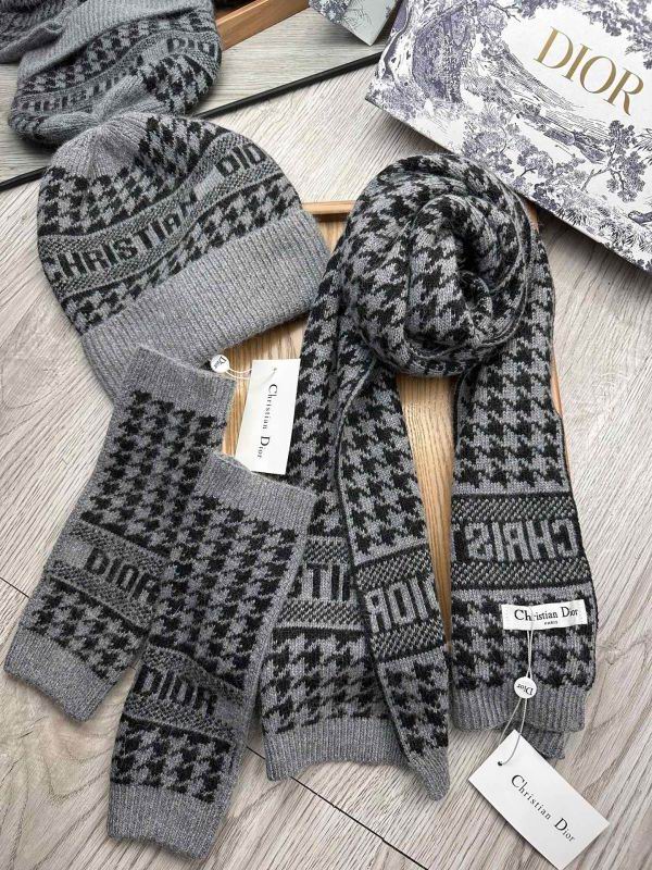 Dior Scarf Hat gloves hm (1)