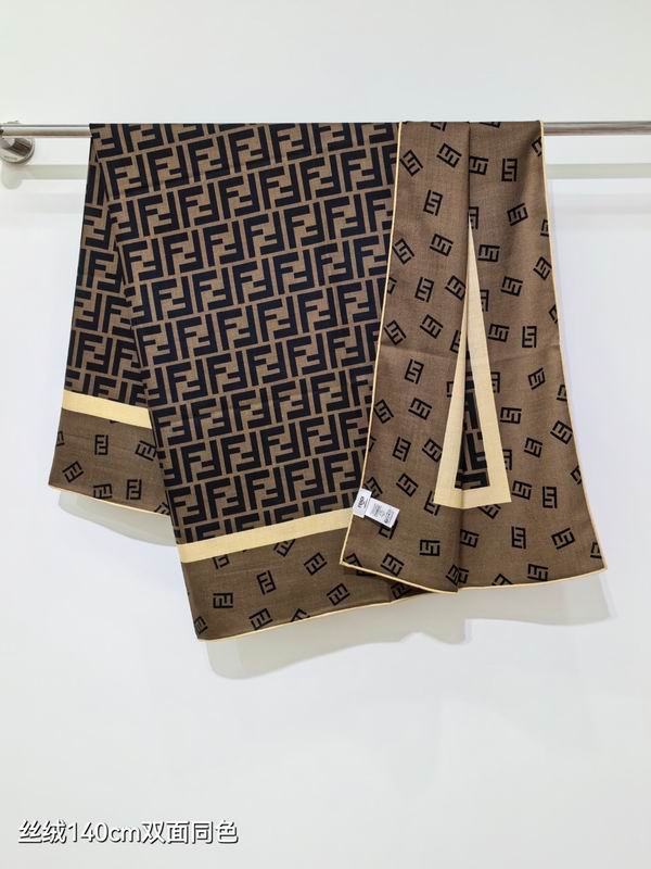 Fendi Scarf 140X140cm 70%羊绒 30%真丝 E14 (2)