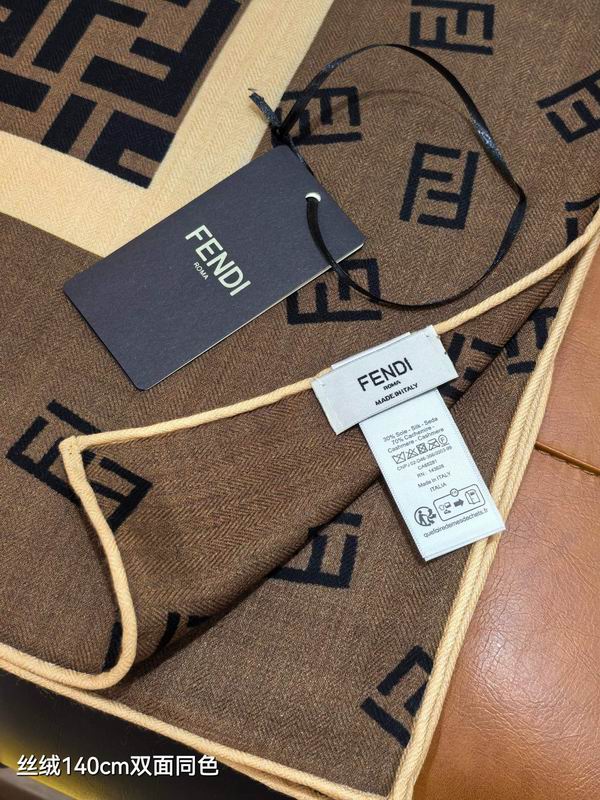 Fendi Scarf 140X140cm 70%羊绒 30%真丝 E14 (4)