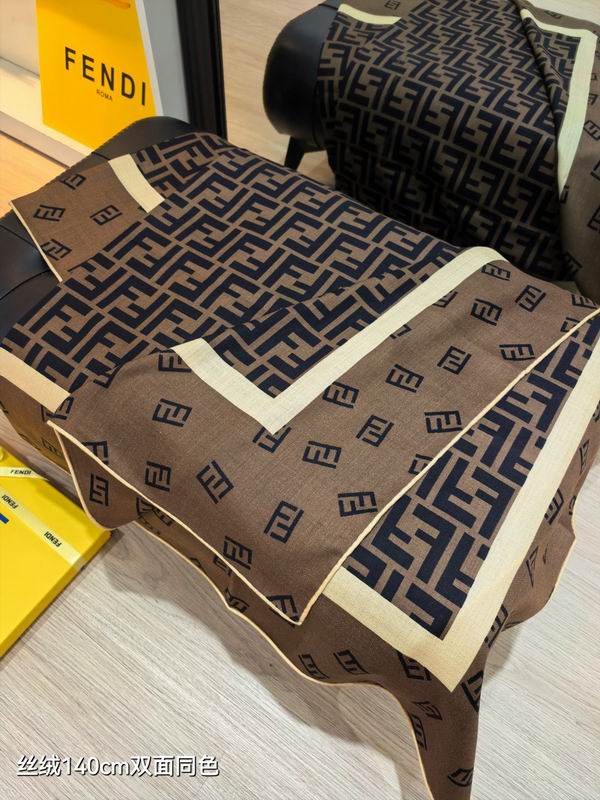 Fendi Scarf 140X140cm 70%羊绒 30%真丝 E14 (5)