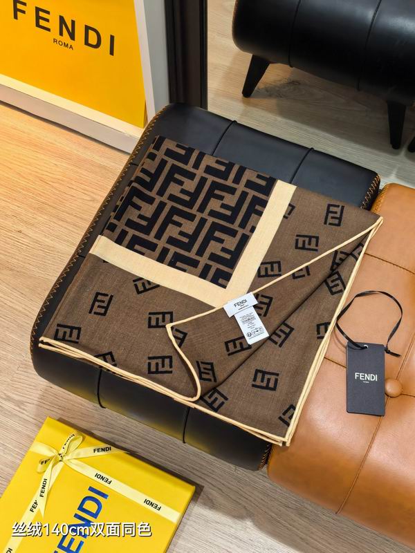 Fendi Scarf 140X140cm 70%羊绒 30%真丝 E14 (7)
