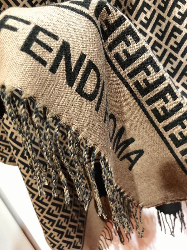 Fendi cloak 145X155cm 51%羊毛49%羊绒 E16 (3)